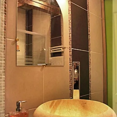 Les Nuits Safranees Bed and Breakfast *