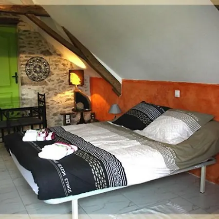 Les Nuits Safranees לינה וארוחת בוקר Morannes sur Sarthe-Daumeray